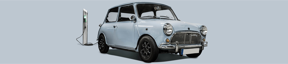 Coche mini eléctrico cargando