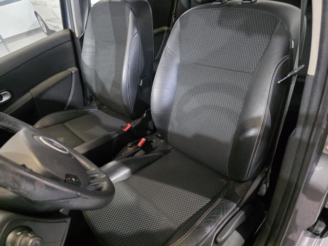 Renault Clio foto 12