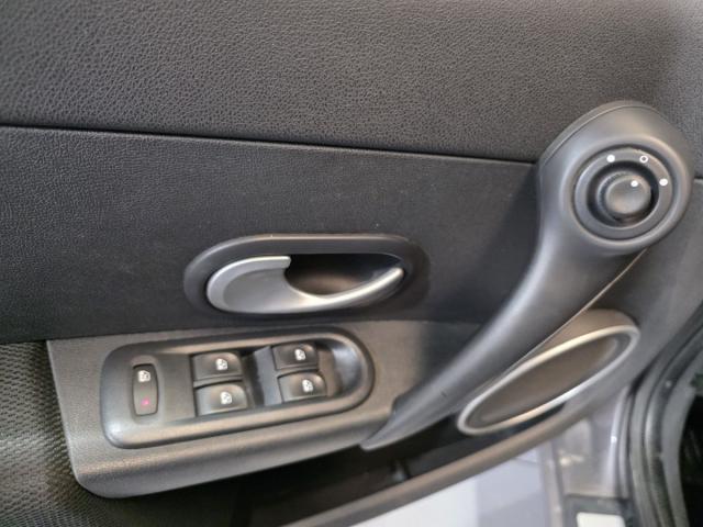 Renault Clio foto 14