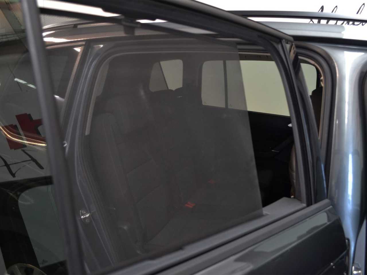 Volkswagen Touran foto 2