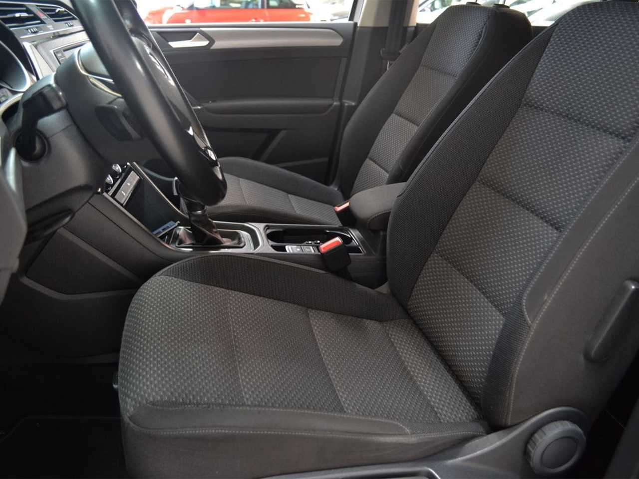 Volkswagen Touran foto 4