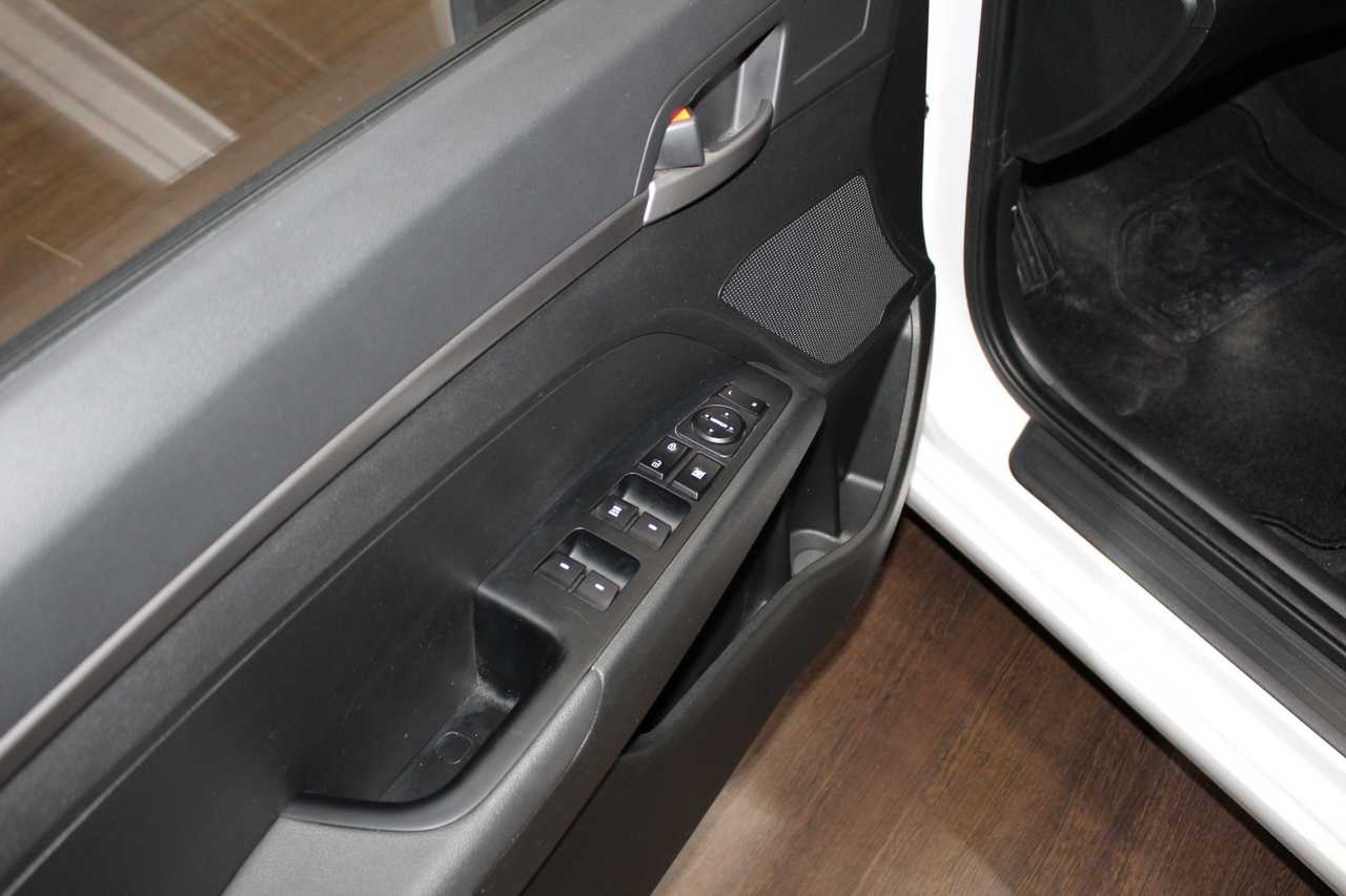Hyundai Elantra foto 6