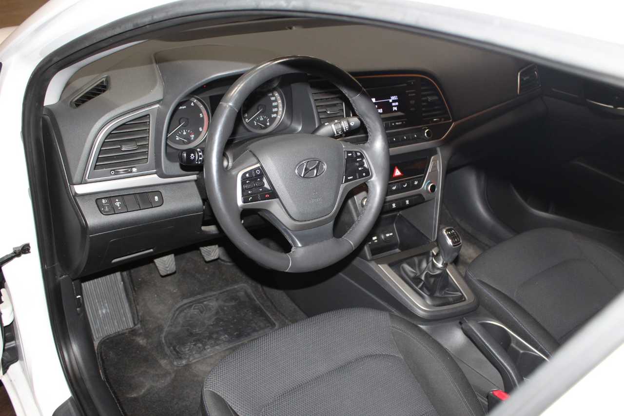 Hyundai Elantra foto 8
