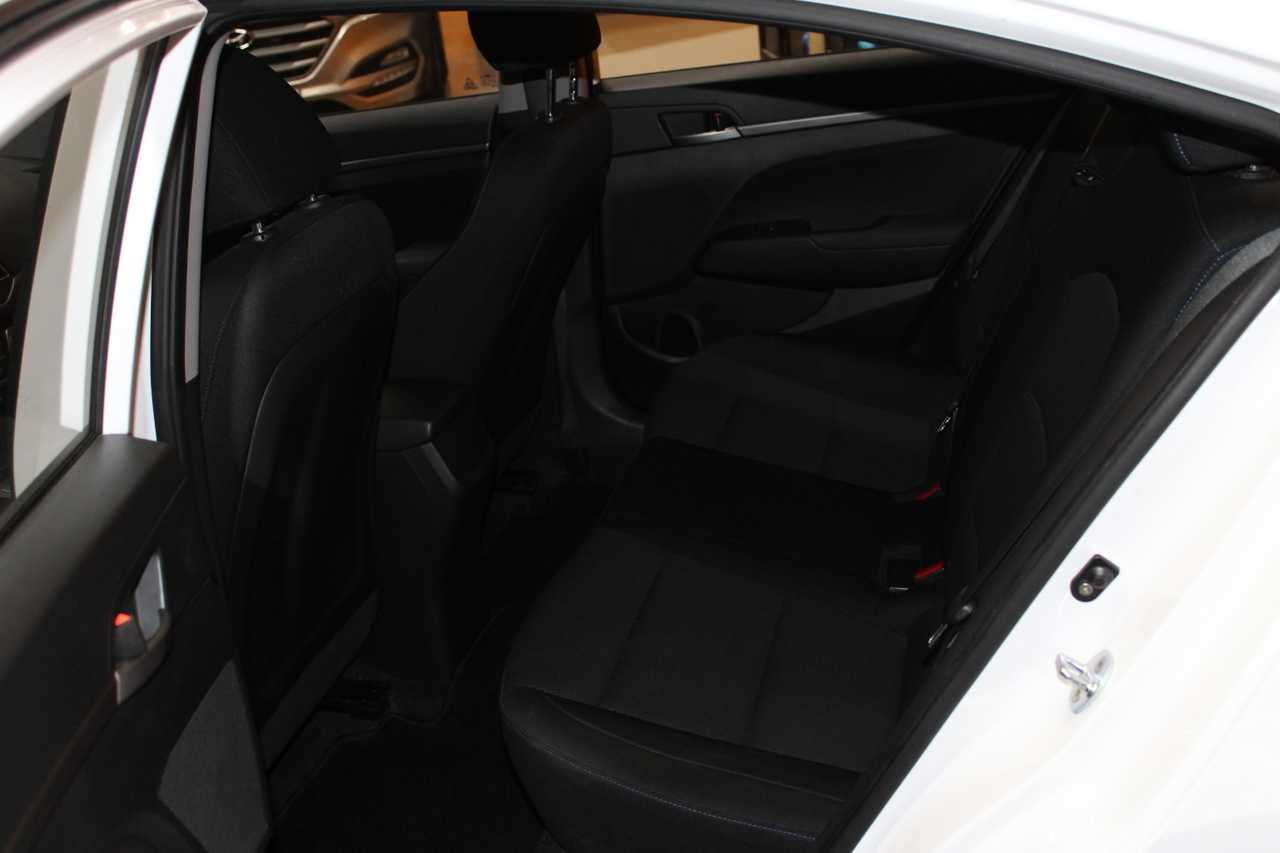Hyundai Elantra foto 10
