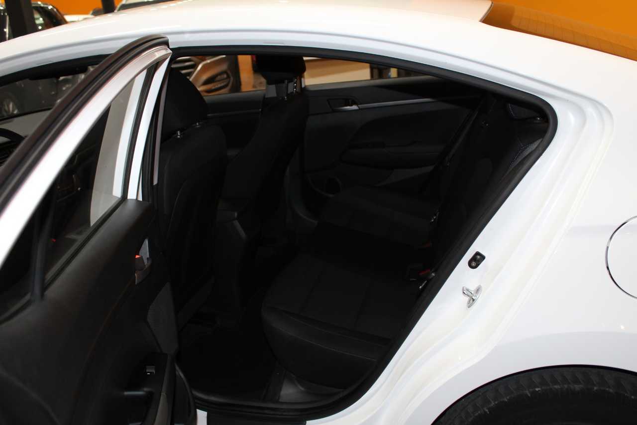 Hyundai Elantra foto 12