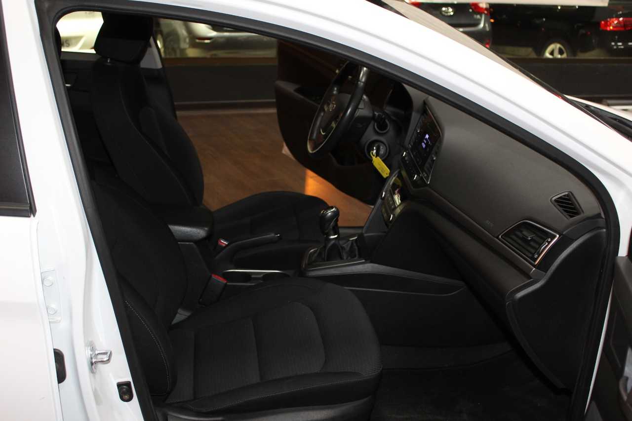Hyundai Elantra foto 13