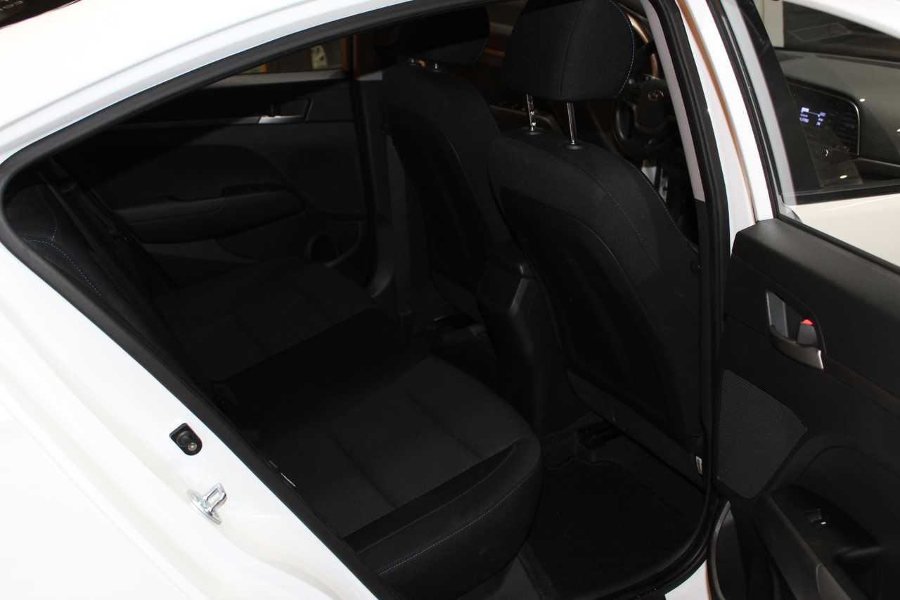Hyundai Elantra foto 14