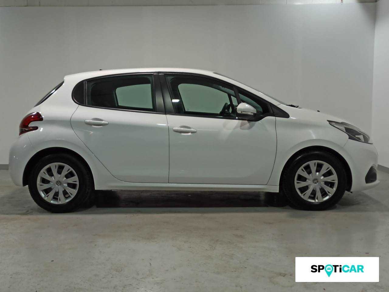 Peugeot 208 foto 2